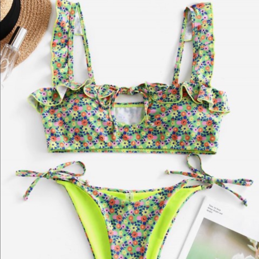 NEW FLORAL SWIM